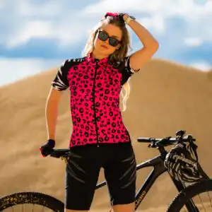 Das komplette Killertaler MTB Outfit: Damen Radtrikot kurzarm Gambia in Pink kombiniert mit der schwarzen Damen Baggy Bike Shorts Epic Ride