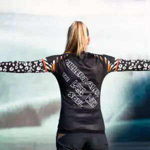 Spektakuläre Rückenansicht des Killertaler Damen Trikots The Label with Soul als Teil eines coolen Fahrradbekleidung Damen Sets