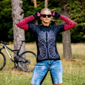 Killertaler Damen Radtrikot Cherokee mit individueller Jeans-Baggy Shorts — auf Wunsch als Maßanfertigung erhältlich, handgefertigt in Burladingen