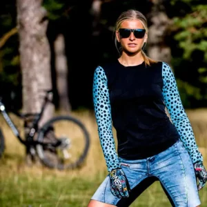 Killertaler Damen Unterziehshirt türkis-schwarz punktiert — handgefertigt in Burladingen