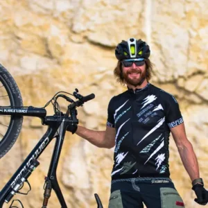 Killertaler Herren Radtrikot Flash schwarz-weiß-schilf — cooles Design, handgefertigt in Burladingen. Imagebild