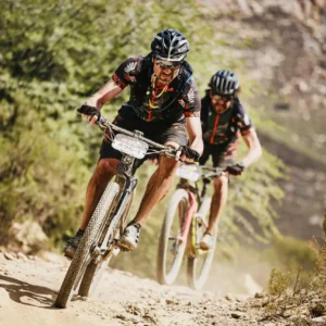 Killertaler Herren Radtrikot Kolumbien schilf-anthrazit kurzarm — Imagebild — bei der Cape Epic 2026