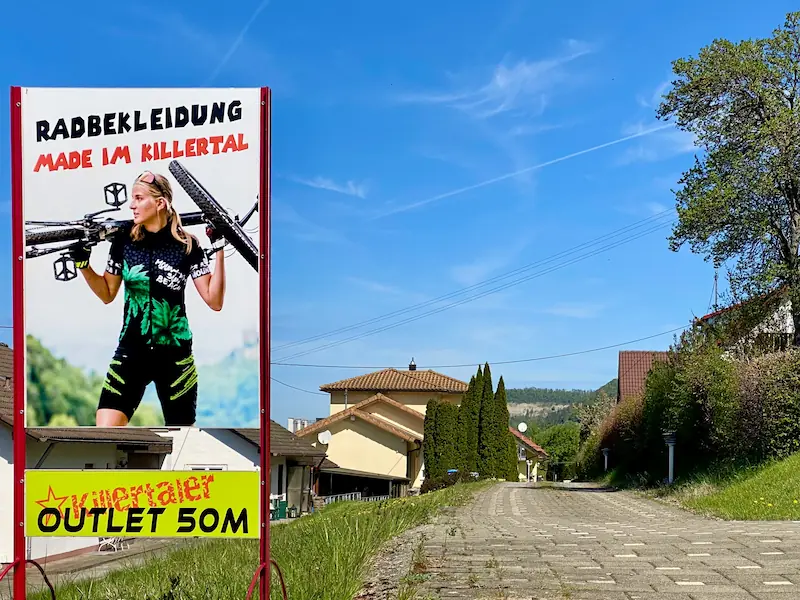 Zufahrt zum Killertaler Outlet in Burladingen-Starzeln — Schlehenweg 7, Radbekleidung Made im Killertal, Outlet 50m