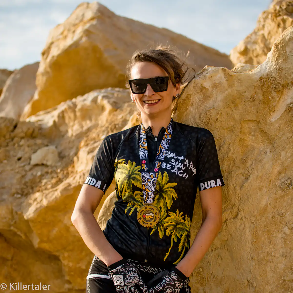 Damen Radtrikot in Schwarz mit gold-gelbem Palmen-Print Pura Vida Killertaler Outlet